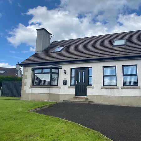 Holiday Home In Ballycastle - Fainne Na Cairde Buitenkant foto