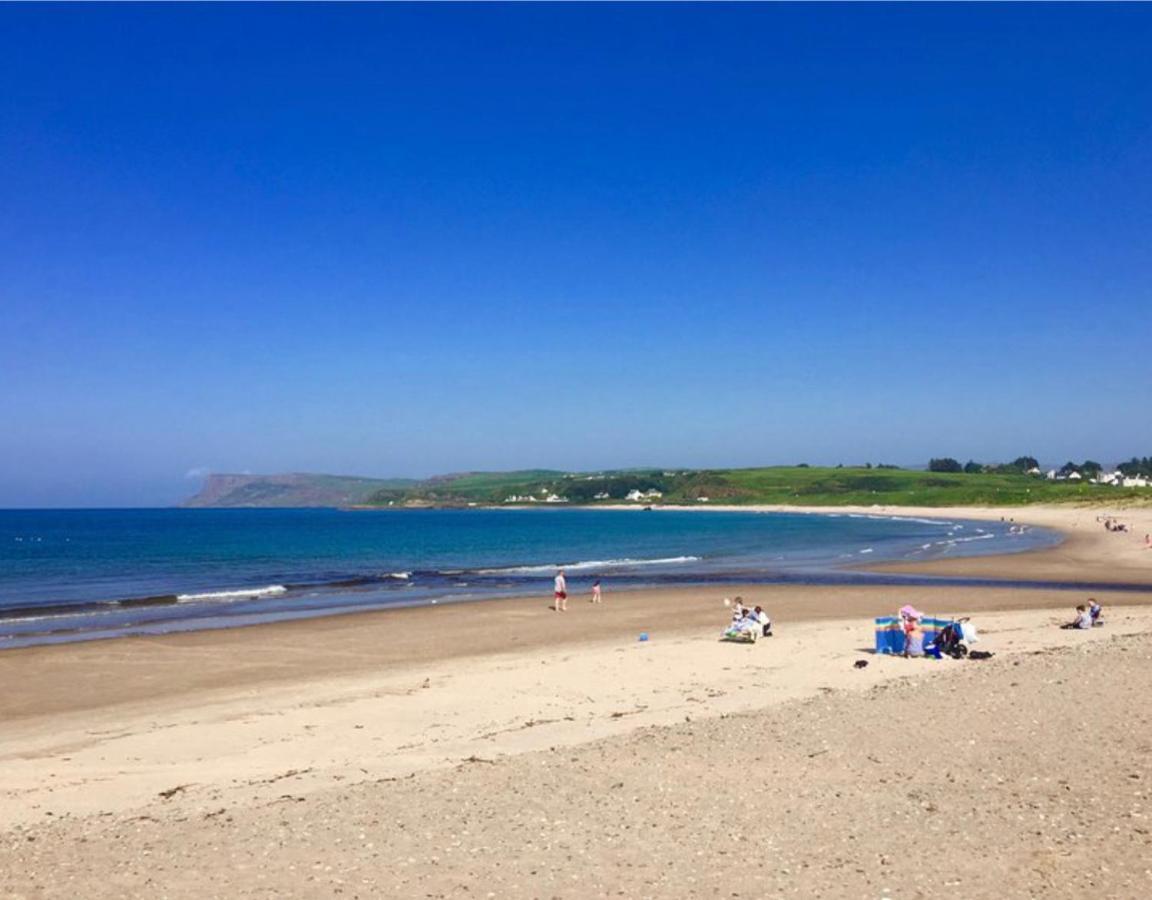 Holiday Home In Ballycastle - Fainne Na Cairde Buitenkant foto