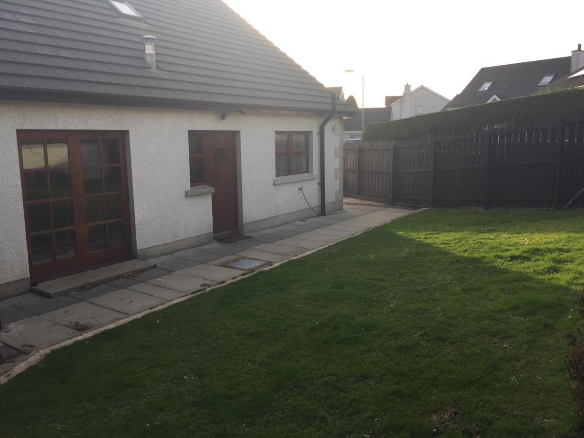 Holiday Home In Ballycastle - Fainne Na Cairde Buitenkant foto