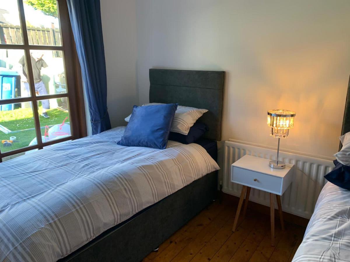 Holiday Home In Ballycastle - Fainne Na Cairde Buitenkant foto