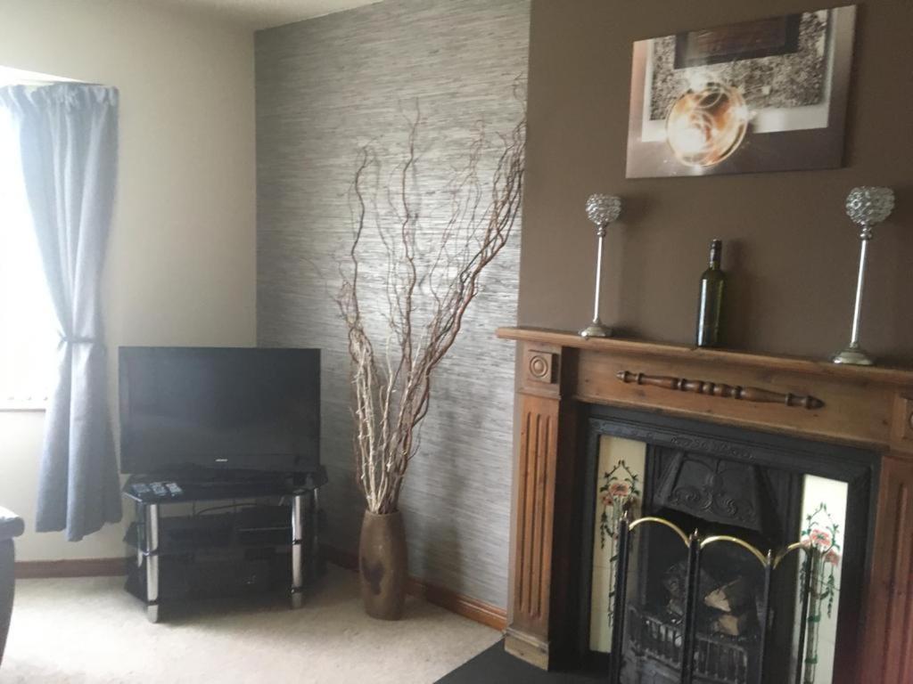 Holiday Home In Ballycastle - Fainne Na Cairde Buitenkant foto