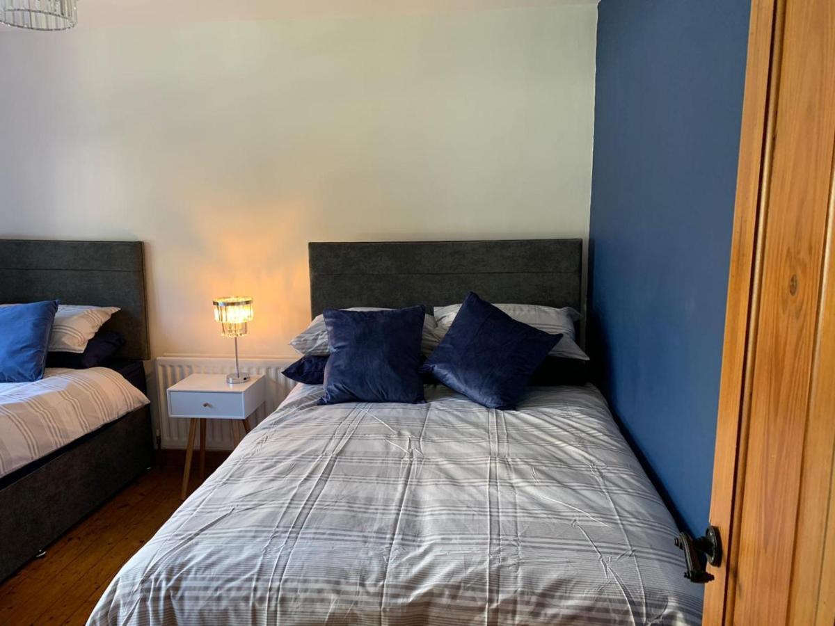 Holiday Home In Ballycastle - Fainne Na Cairde Buitenkant foto