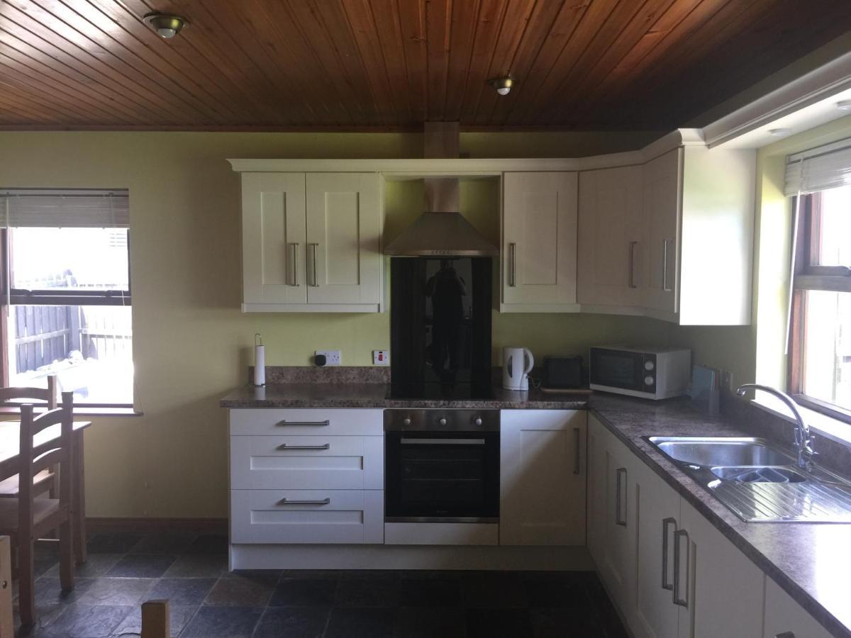 Holiday Home In Ballycastle - Fainne Na Cairde Buitenkant foto