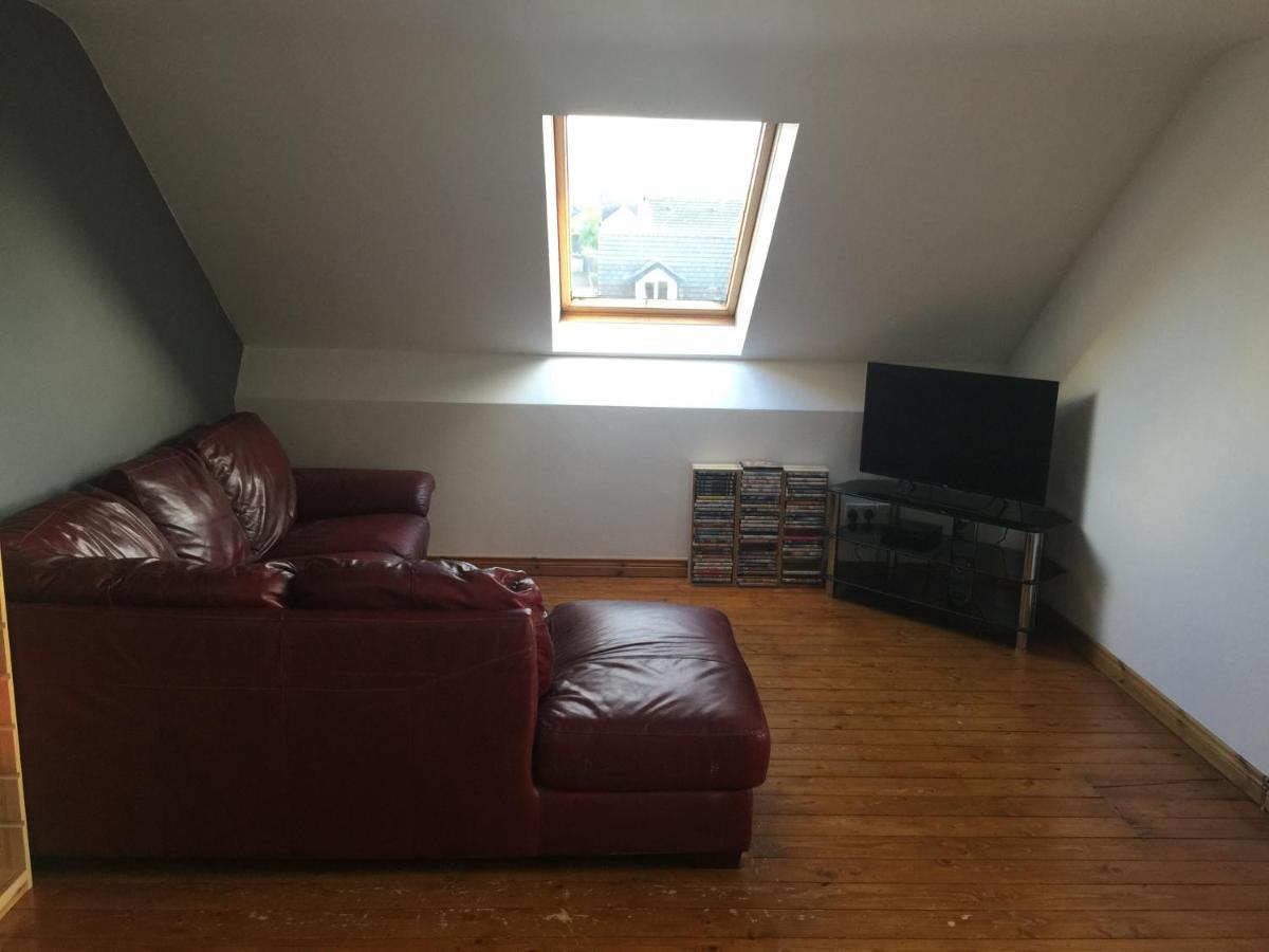 Holiday Home In Ballycastle - Fainne Na Cairde Buitenkant foto
