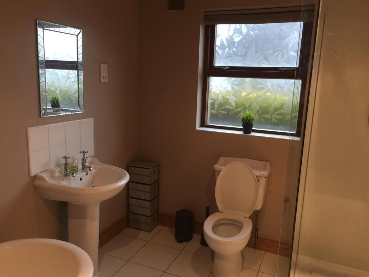 Holiday Home In Ballycastle - Fainne Na Cairde Buitenkant foto