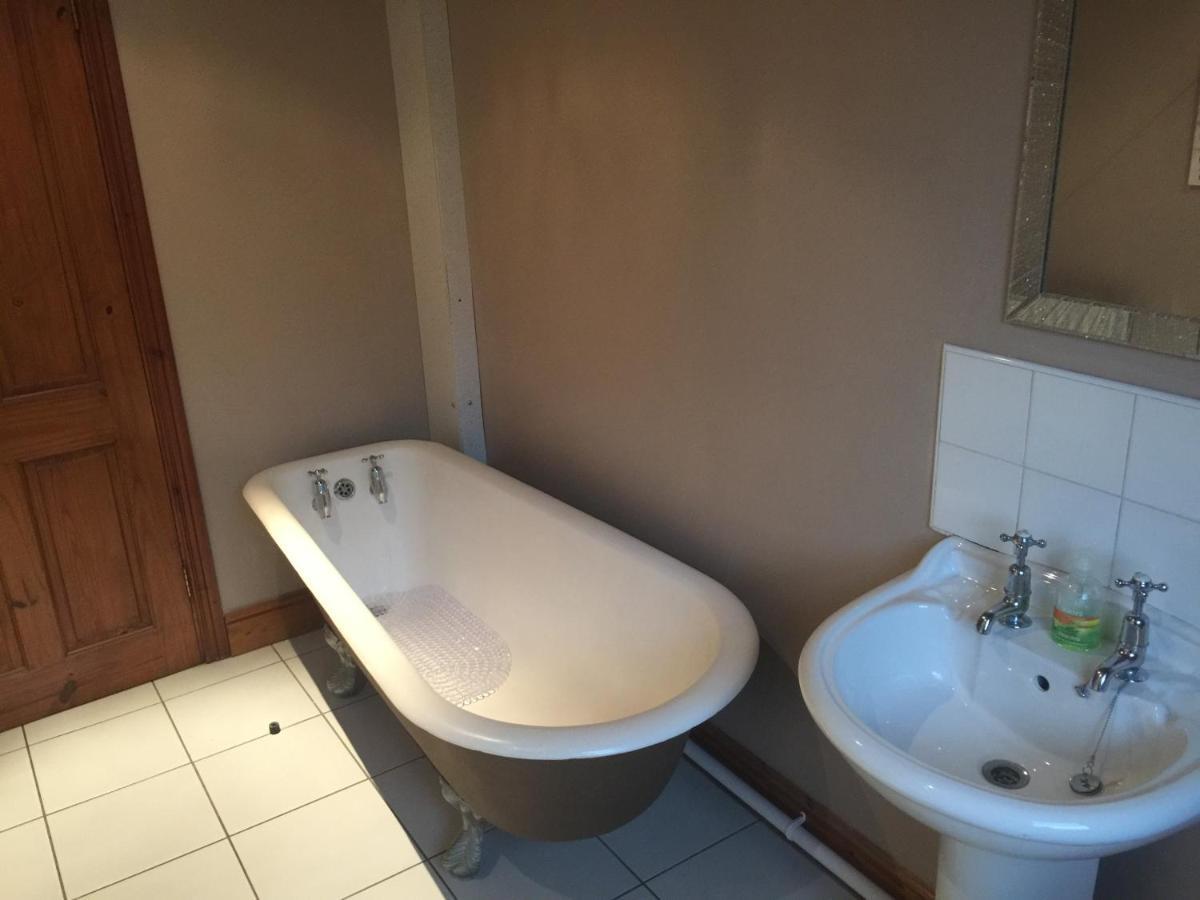 Holiday Home In Ballycastle - Fainne Na Cairde Buitenkant foto