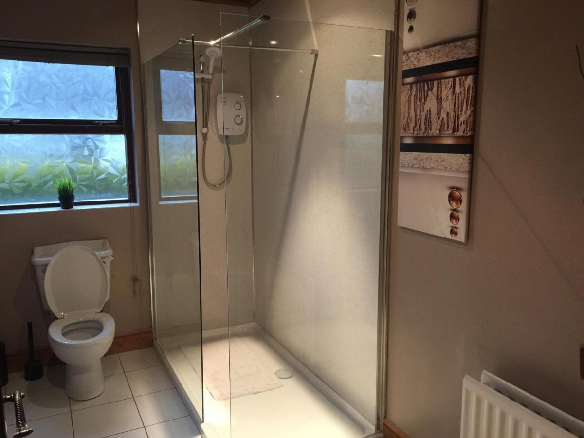 Holiday Home In Ballycastle - Fainne Na Cairde Buitenkant foto
