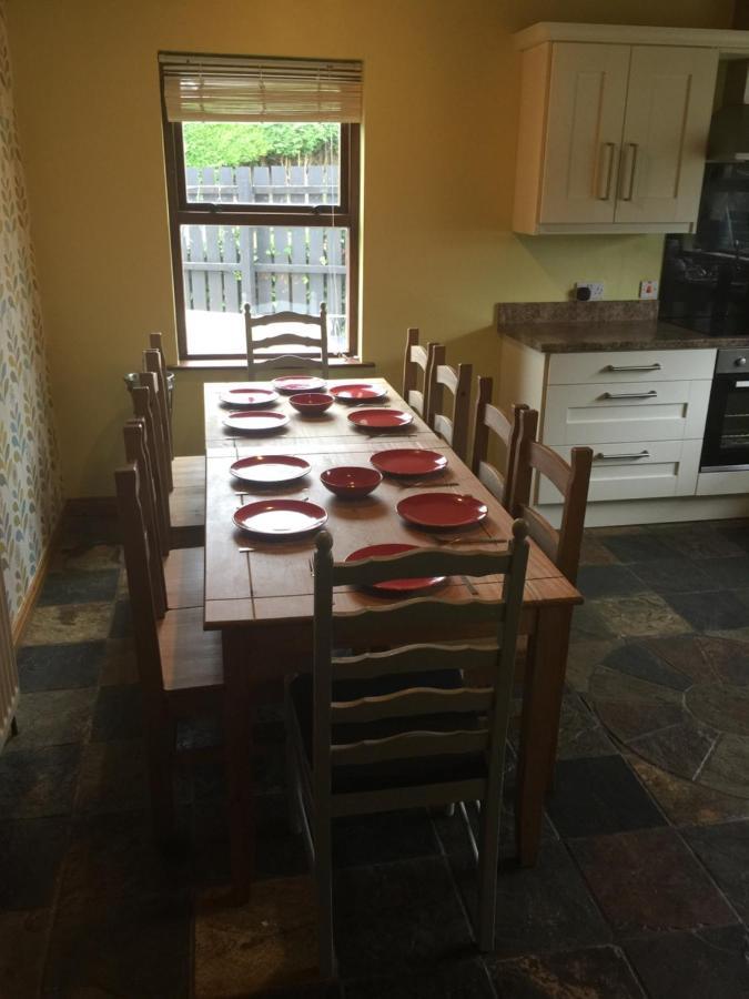 Holiday Home In Ballycastle - Fainne Na Cairde Buitenkant foto