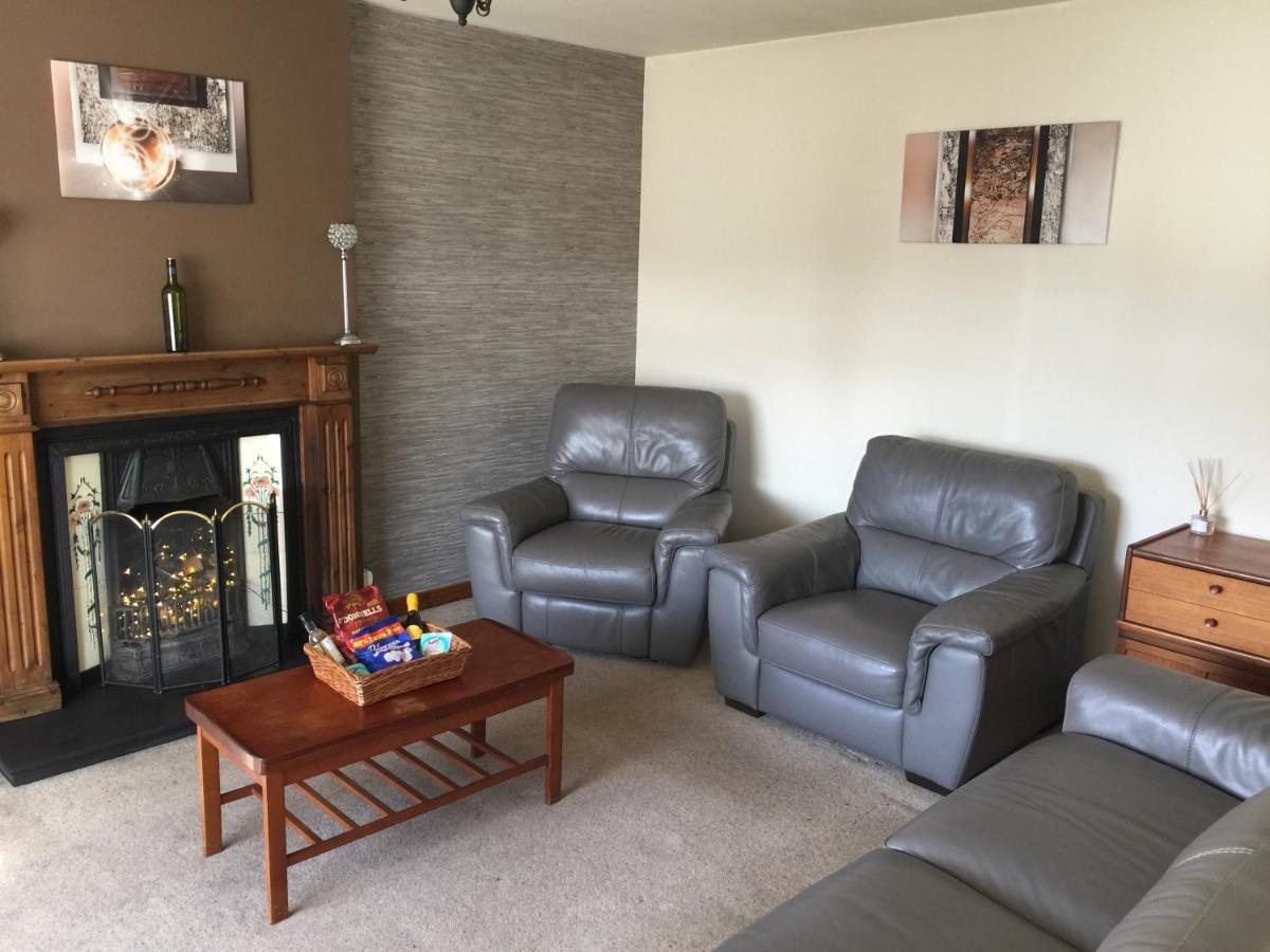 Holiday Home In Ballycastle - Fainne Na Cairde Buitenkant foto